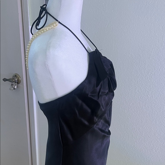 Elegant Black Halter Dress - Picture 4 of 6